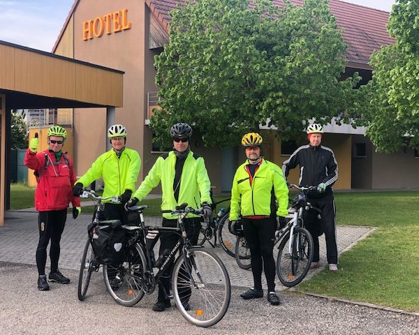 H&ocirc;tel id&eacute;alement plac&eacute; pour les Cyclotouristes … S&eacute;lestat 25